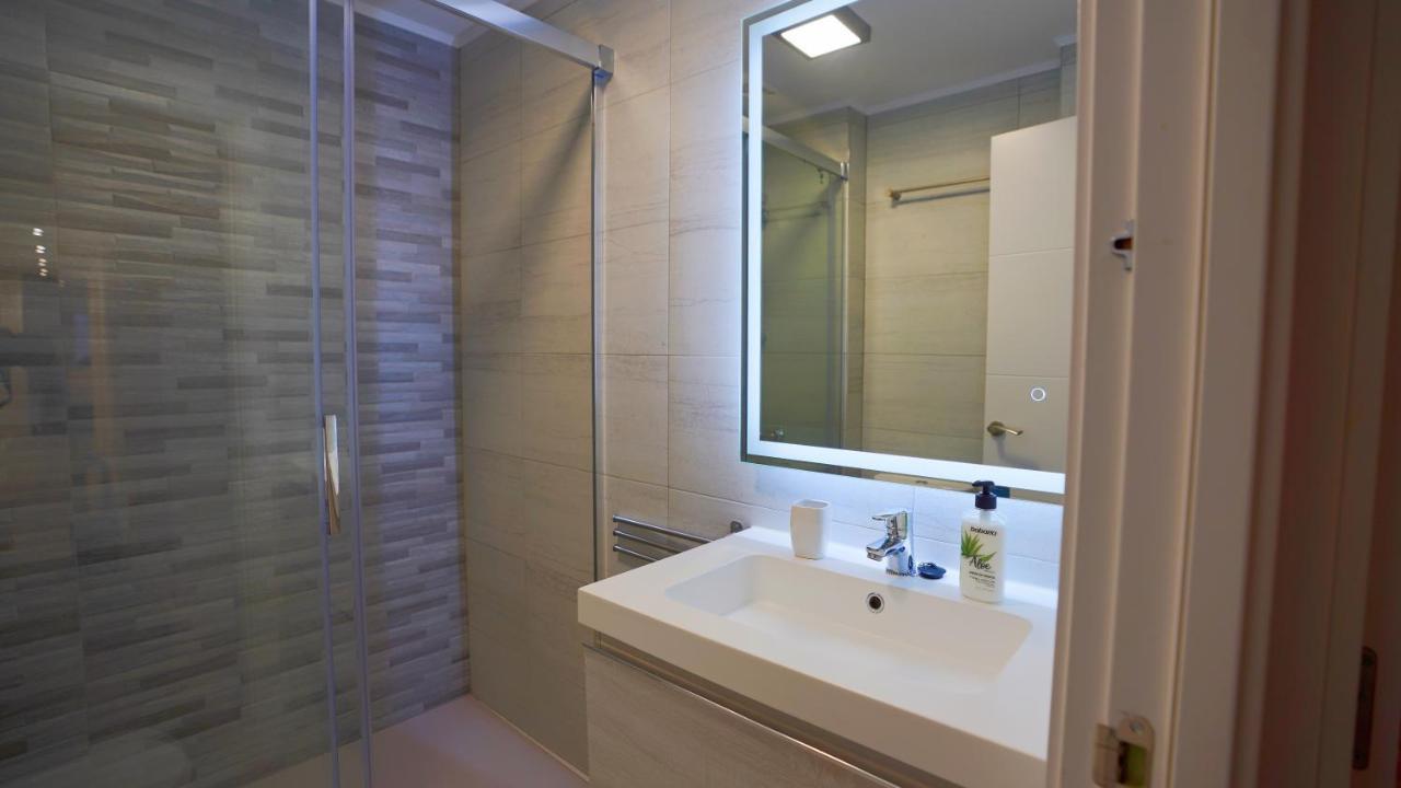 Stylish & Spacious Family Apartment Near Beach & Vibrant Historic Market Alicante Eksteriør bilde