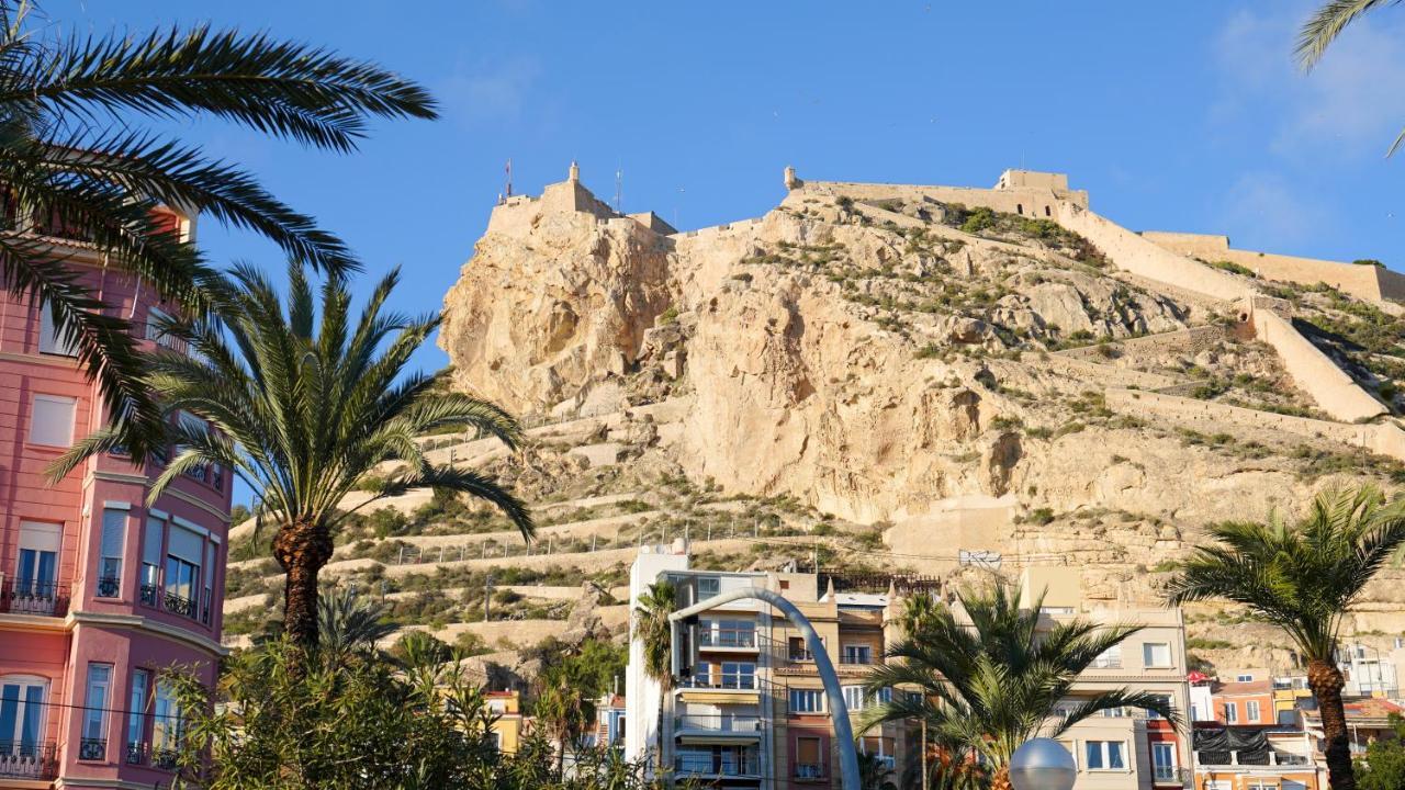 Stylish & Spacious Family Apartment Near Beach & Vibrant Historic Market Alicante Eksteriør bilde
