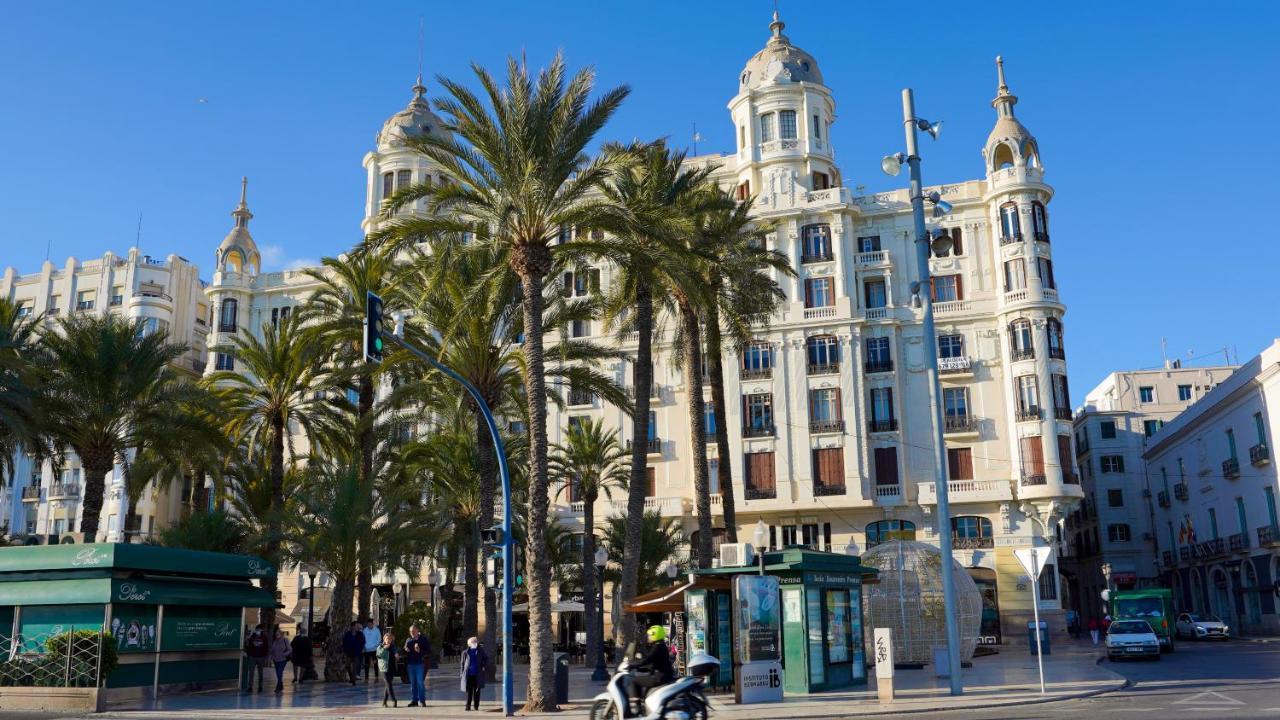 Stylish & Spacious Family Apartment Near Beach & Vibrant Historic Market Alicante Eksteriør bilde