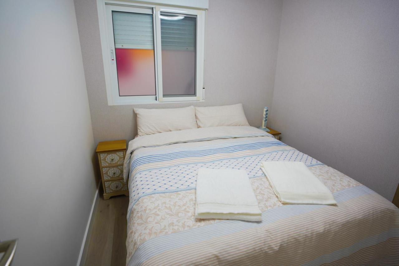 Stylish & Spacious Family Apartment Near Beach & Vibrant Historic Market Alicante Eksteriør bilde