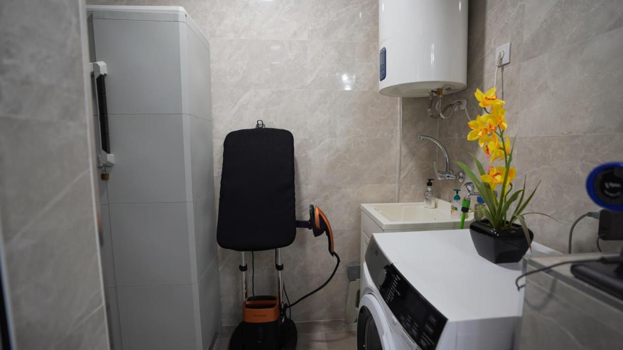 Stylish & Spacious Family Apartment Near Beach & Vibrant Historic Market Alicante Eksteriør bilde