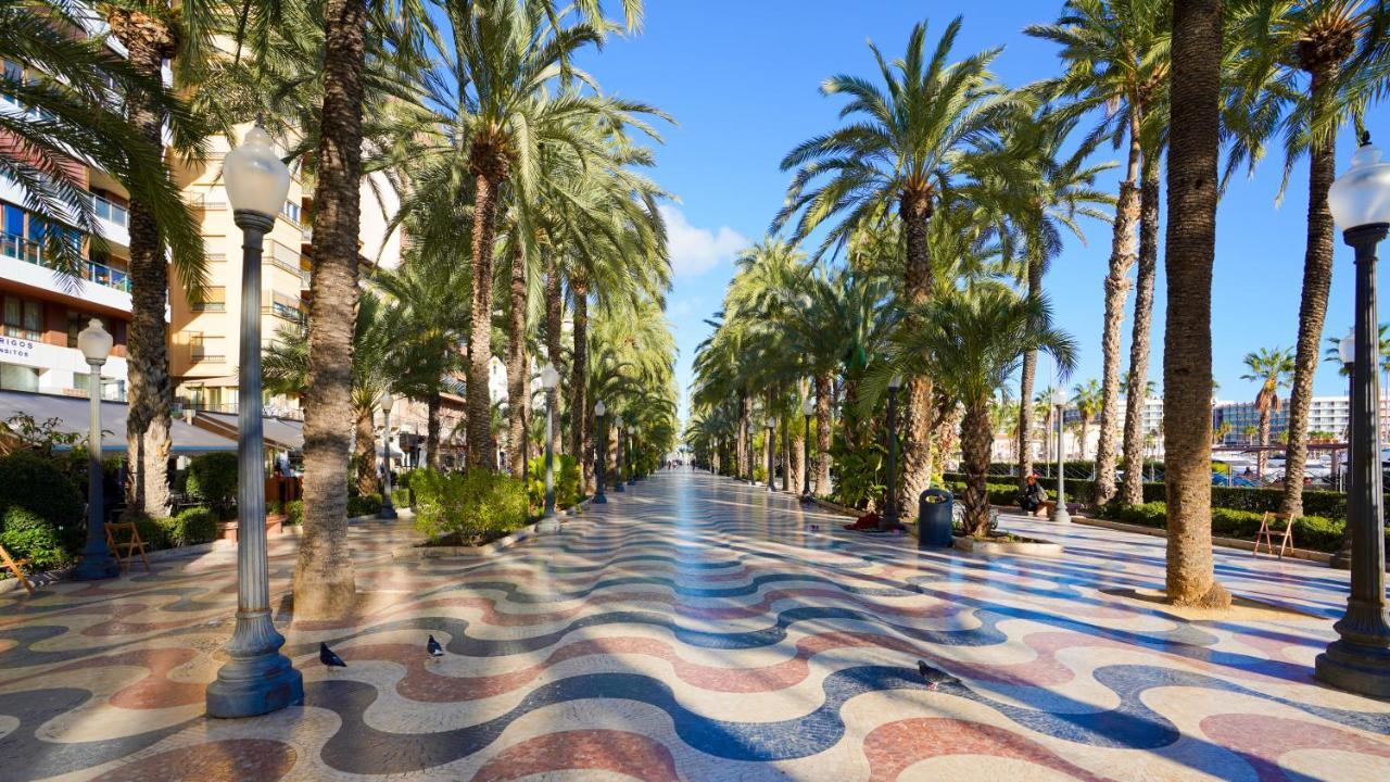 Stylish & Spacious Family Apartment Near Beach & Vibrant Historic Market Alicante Eksteriør bilde